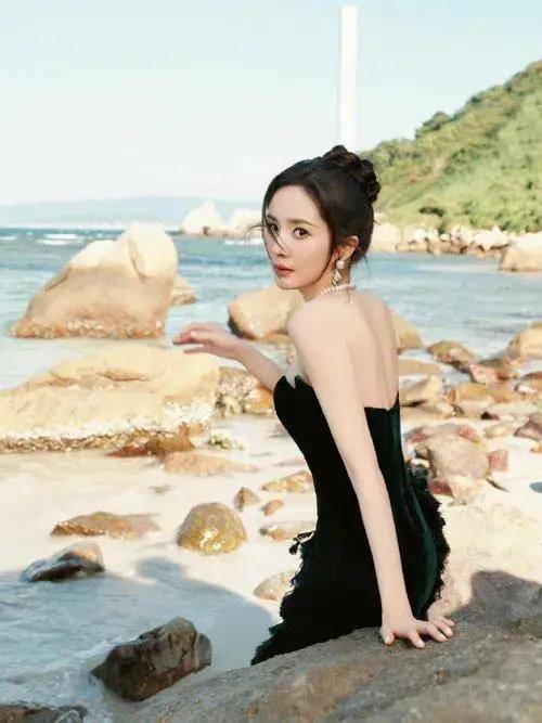 杨幂成为北电考官张纪中妻子怀孕火了欧阳娜娜演技引争议