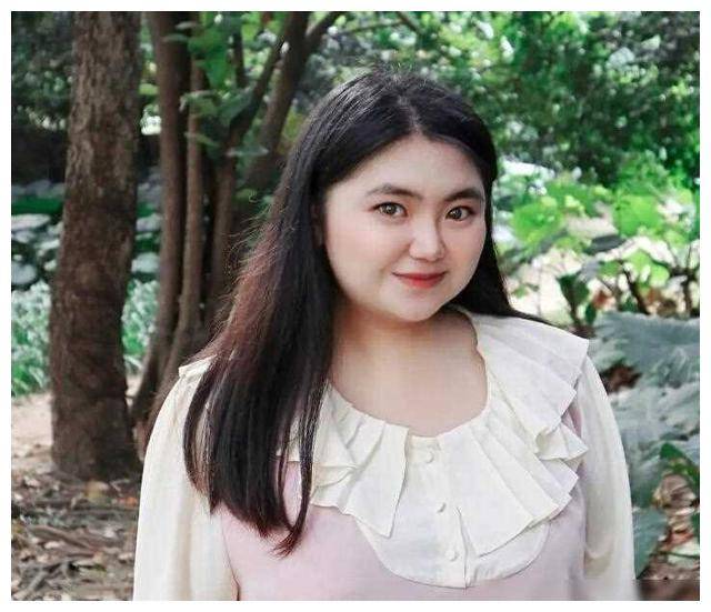 母女同框温馨幸福,近照曝光_何嘉珍_霸王花_美貌