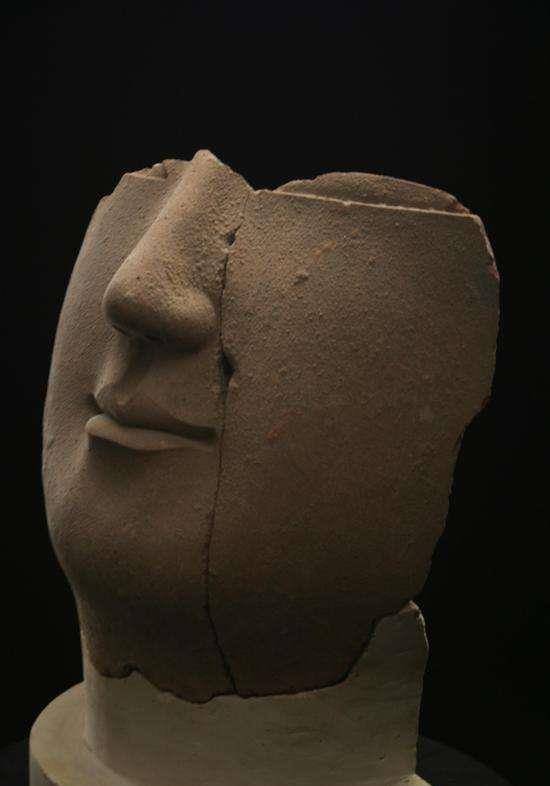 原创佛像只剩半边脸光洁如玉微笑如常出土后即被定为国宝