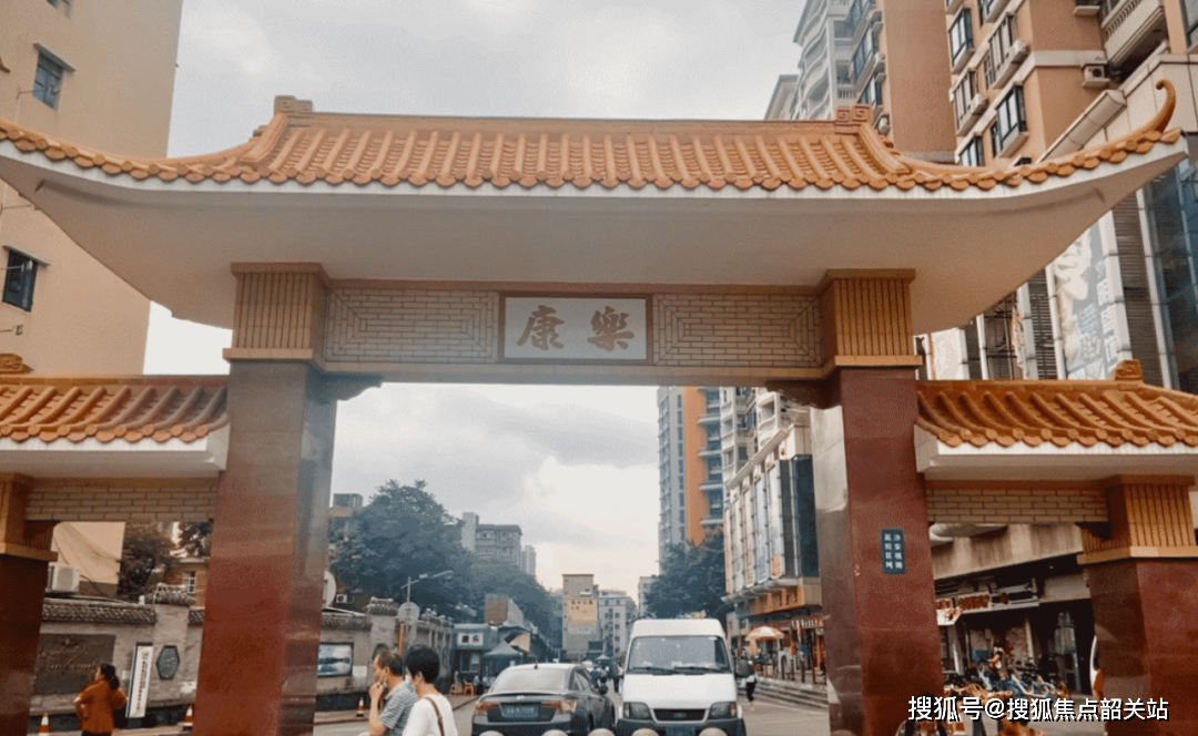 如果想找点小馆子,周边的鹭江村,康乐村绝对满满的烟火气.