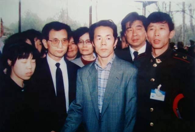 自从他离世后,预示着一个时代的结束_表演_张宝_人们