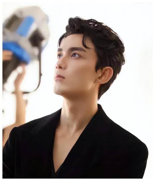 揭秘背后黑手网友热议吴磊身世惹猜想舆论哗然