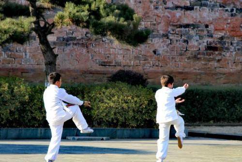 缩骨功唯一传人,已练功60年,却从不收徒,他:时代变了_王保_训练_杂技