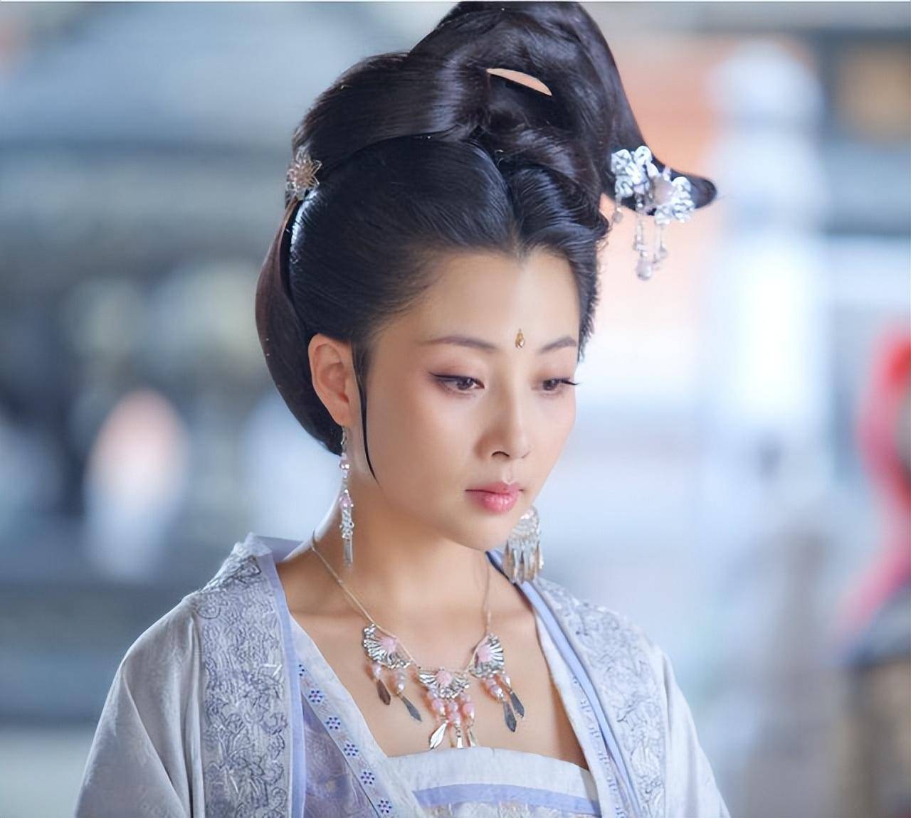 花蕊夫人的一首诗,骂人不带个脏字,仅四句便将天下男儿骂了一遍