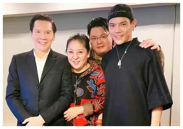 表演_向太_向华强