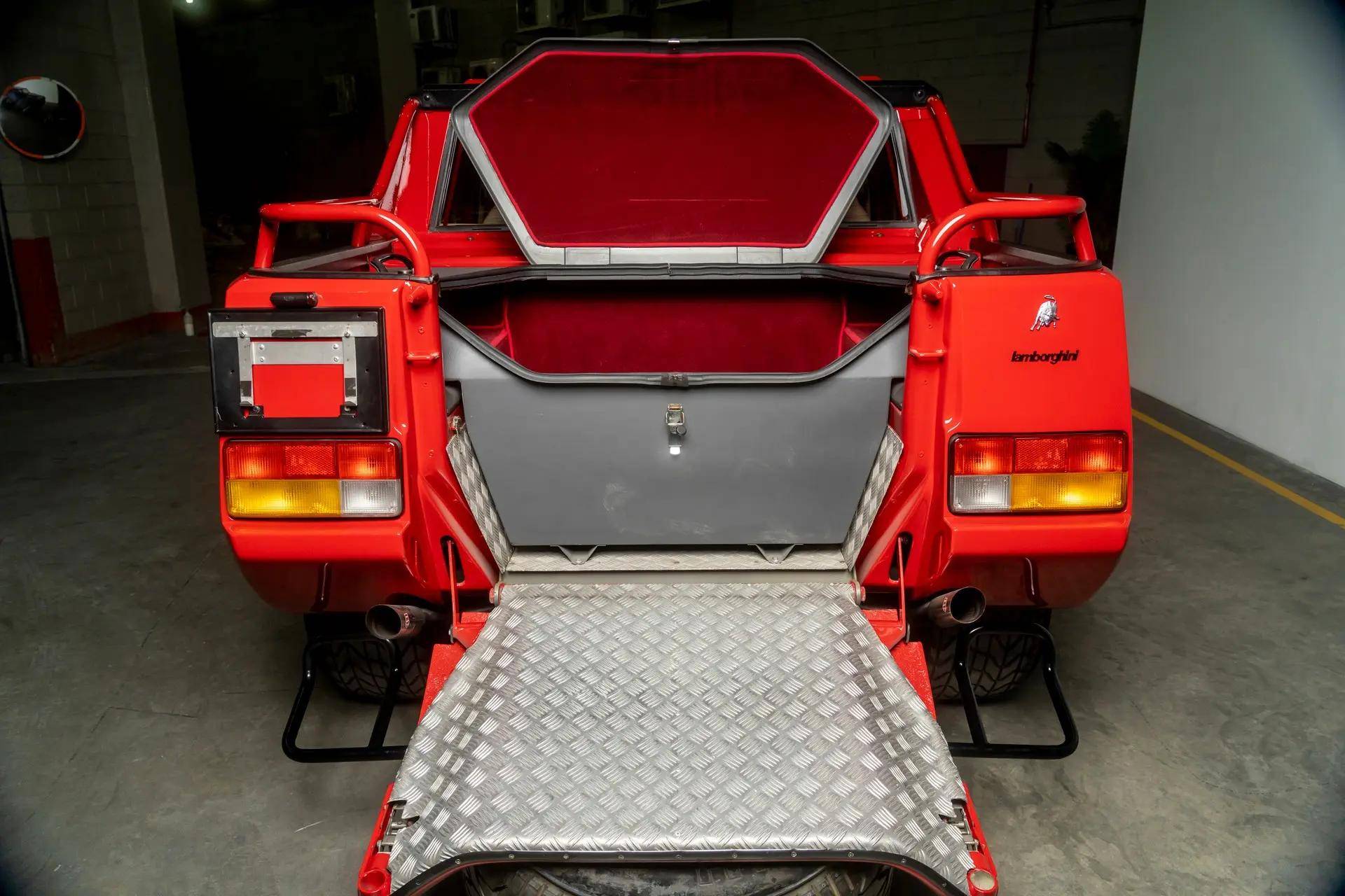 离经叛道还是经典佳作,兰博基尼lm002,被遗忘的烈火蛮牛