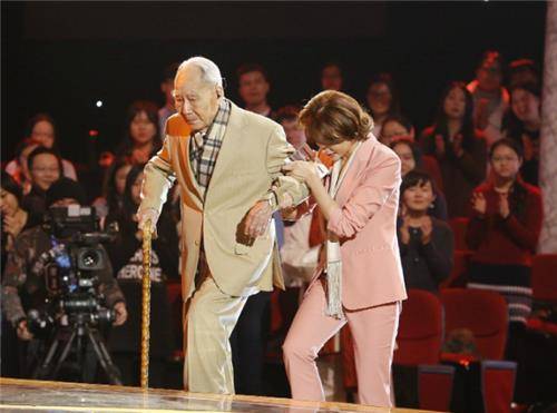 原创凌晨4点休息86岁患癌医生断定许渊冲只能活7年现已99岁高龄