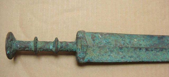 "震动考古界,全村被封锁,准备发掘时,大雨连下18天_曹植_孩子_短剑