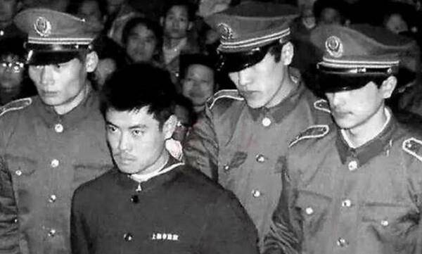 传奇犯人于双戈,有一位好老婆和一位好兄弟_徐根宝_蒋佩玲_警方