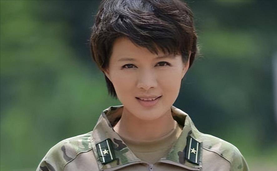 程愫:花21年捧红傅程鹏,丈夫走红就分手,5年后2人境遇天差地别_事业