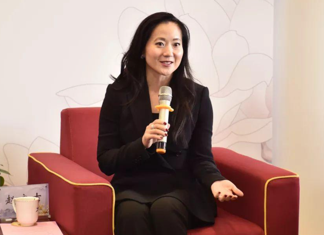 原创50岁华人女船王赵安吉身亡又是特斯拉误点倒车掉下池塘