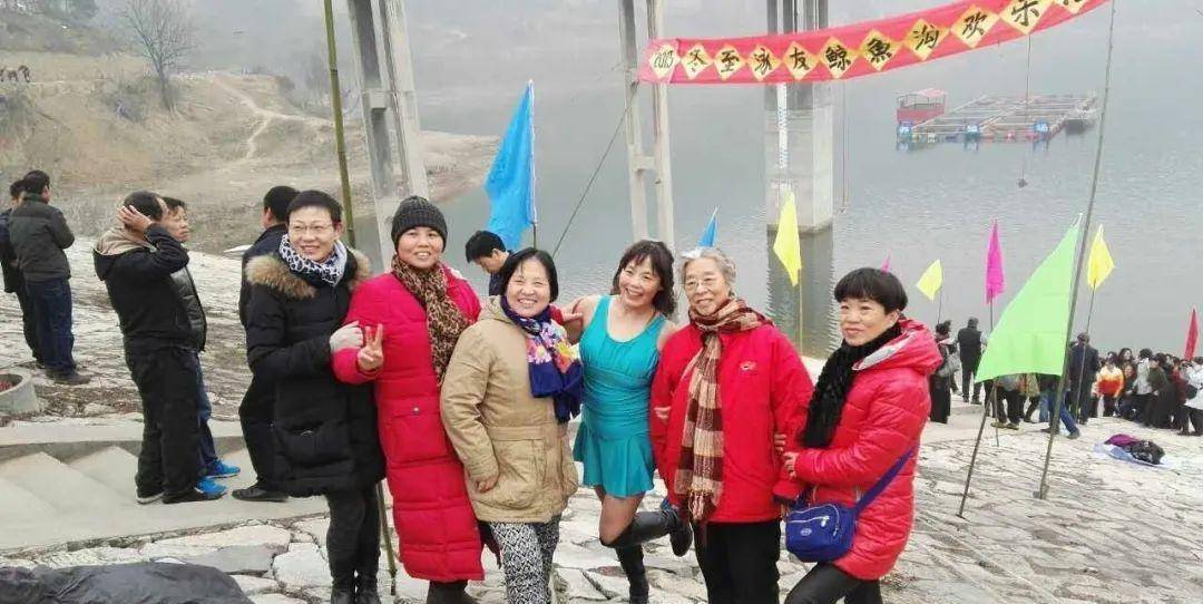 巾帼泳士风采录一记西安市雁塔区零度冬泳协会荣誉会员吴惠莲女士