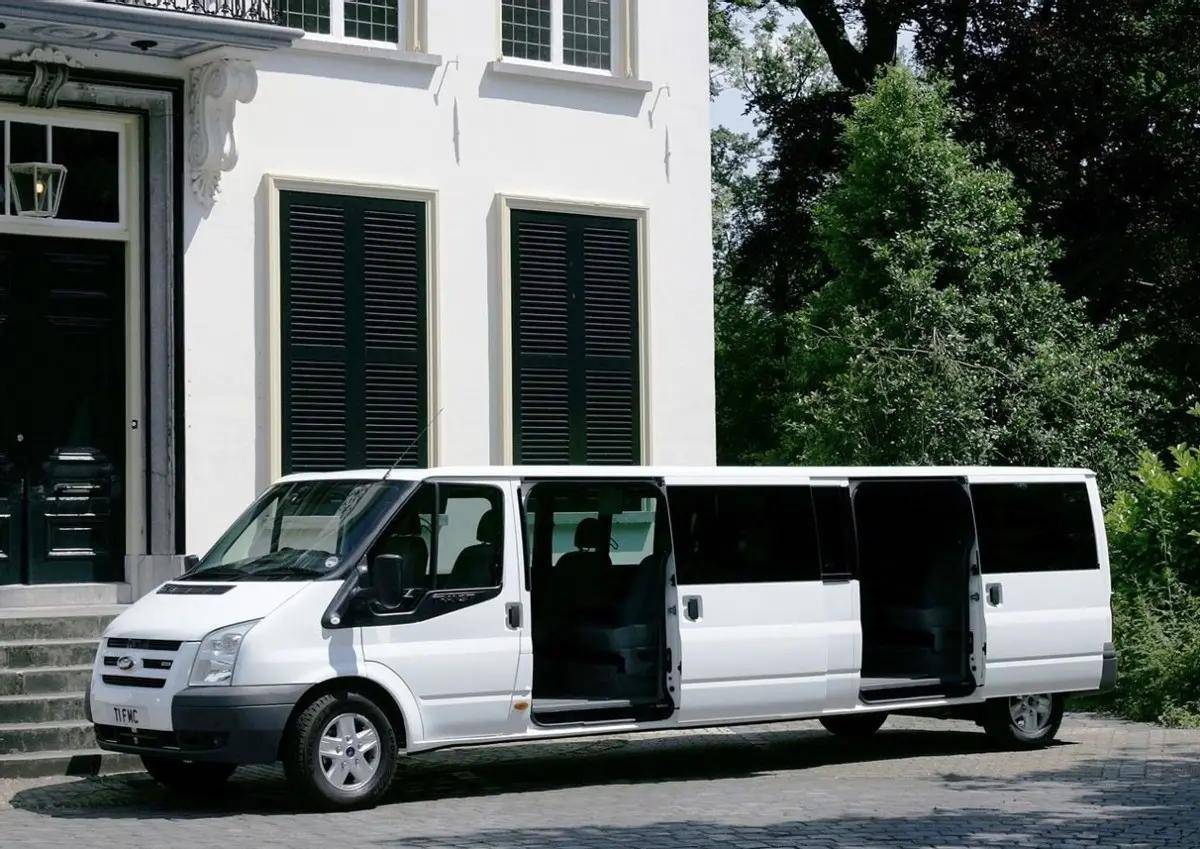 4扇侧滑门的商务车见过吗?瞧一瞧福特商务van!_搜狐汽车_搜狐网