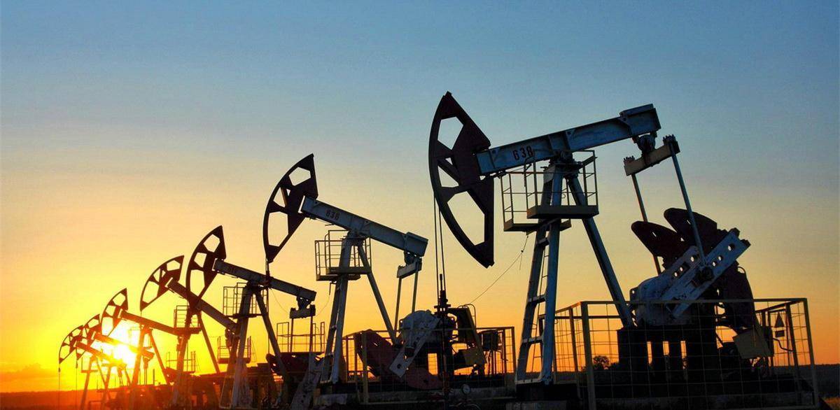 3,伊朗是世界石油大国,石油出口是经济命脉,石油生产能力和石油出口量