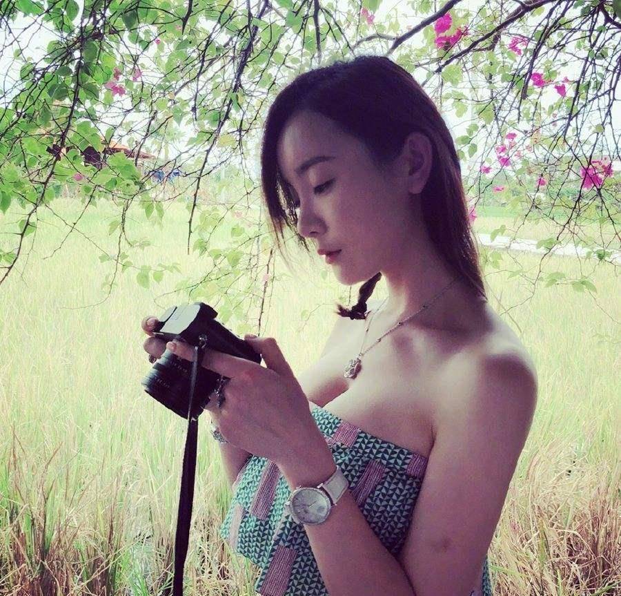 原创张檬与贾静雯有同一位干爹因轧戏被开除33岁嫁国外歌手