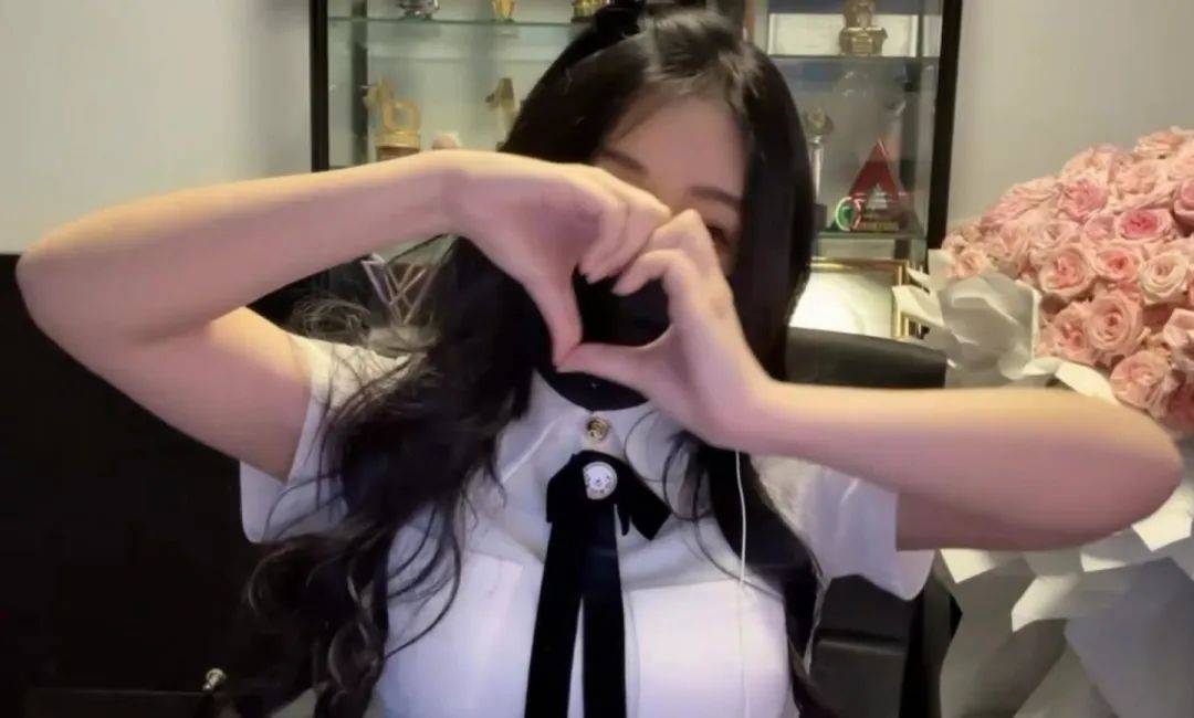 戴着口罩声音都一样,眼尖网友破案:此团非彼团