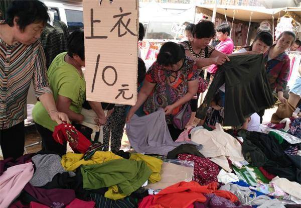 中年女人买衣服,该买一件贵的还是买一堆便宜的?看完涨知识了!