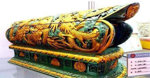 原创广西挖出一具龙棺出土欧洲金表考古家陷入沉思