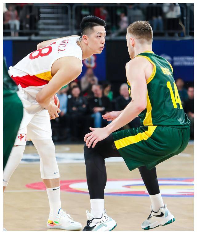 原创中国男篮璀璨新星周琦领军00后才俊集结18岁潜力无限