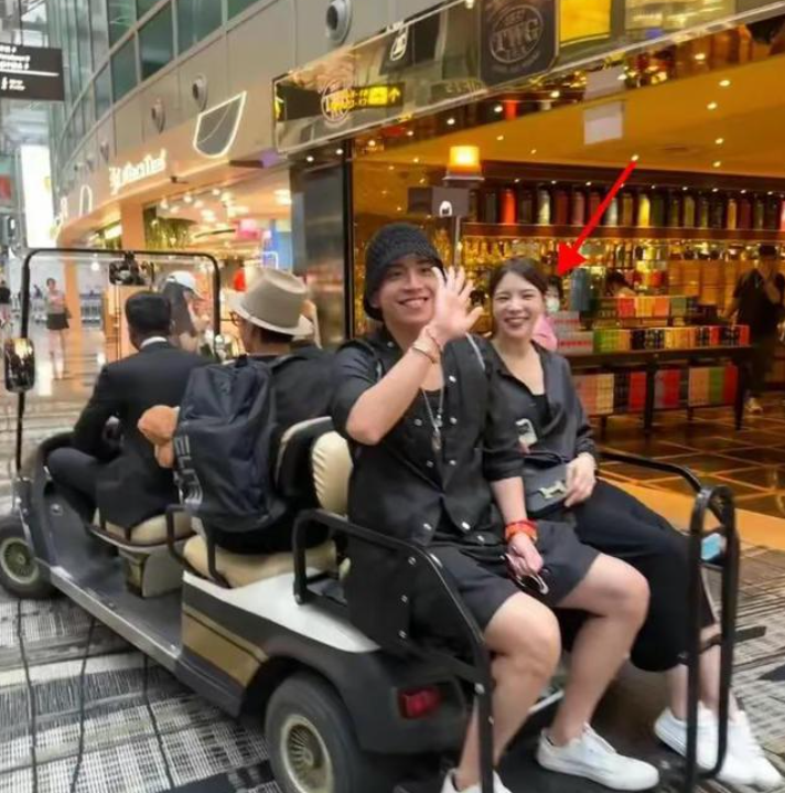 原创王大陆晒戒指照疑好事将近与沐轩恋情稳定超甜经纪人发声回应