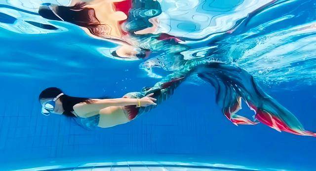 怎么学美人鱼游泳?