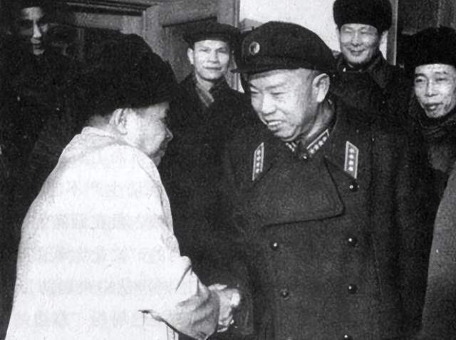 原创电车司机跪在王树声家门口哭求责罚王走吧不能让你家也垮了