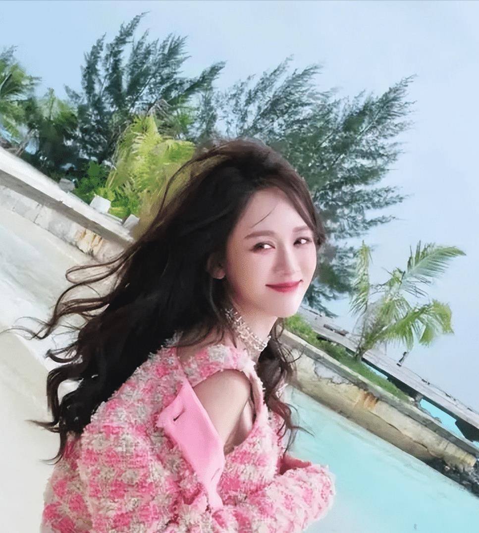 代表作品有《命中注定我爱你》《王子变青蛙》《既然青春留不住》《嫁