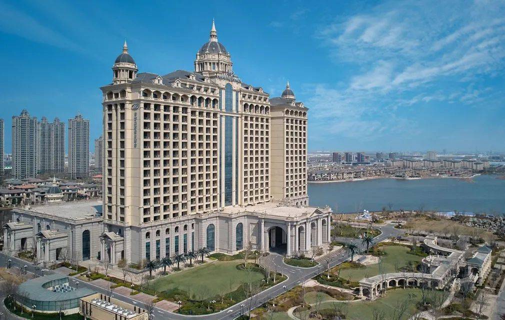 白鹤飞舞黄河入海来东营看尽沧海变桑田