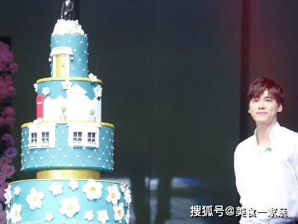 范冰冰过生日时,李晨送的猫咪蛋糕,真的超级可爱啊有米有,可爱的小