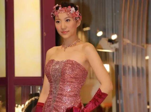 原创名媛身份造假却嫁香港玩具大王之子完胜千亿媳妇徐子淇