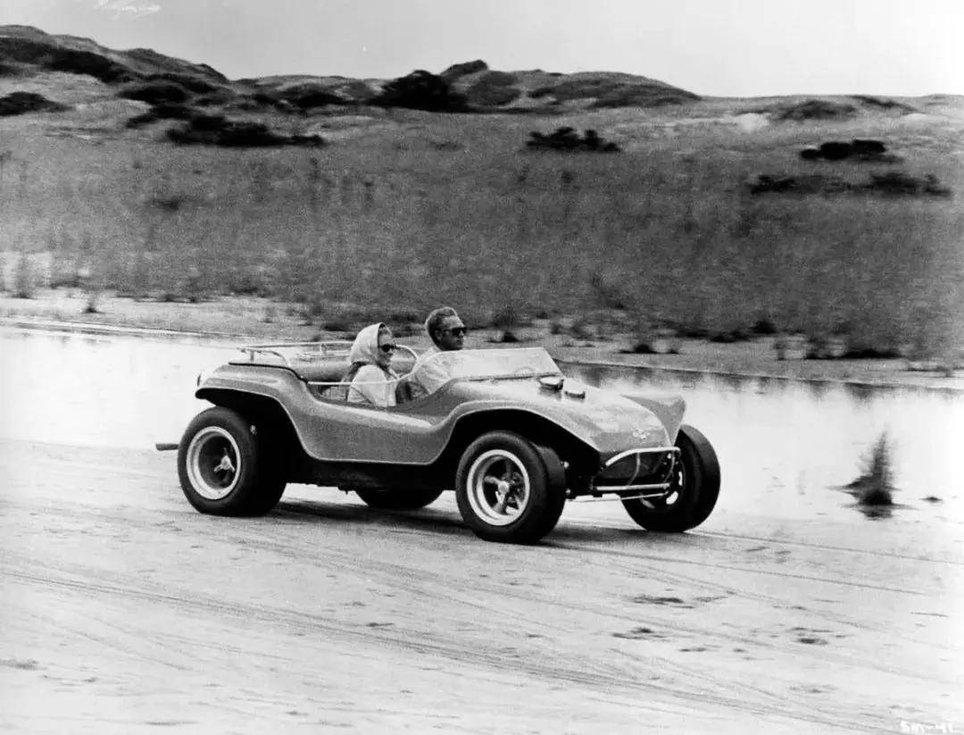 bruce觉得经过缩短,增加离地间隙的甲壳虫沙滩车与短脊椎,短尾巴并且