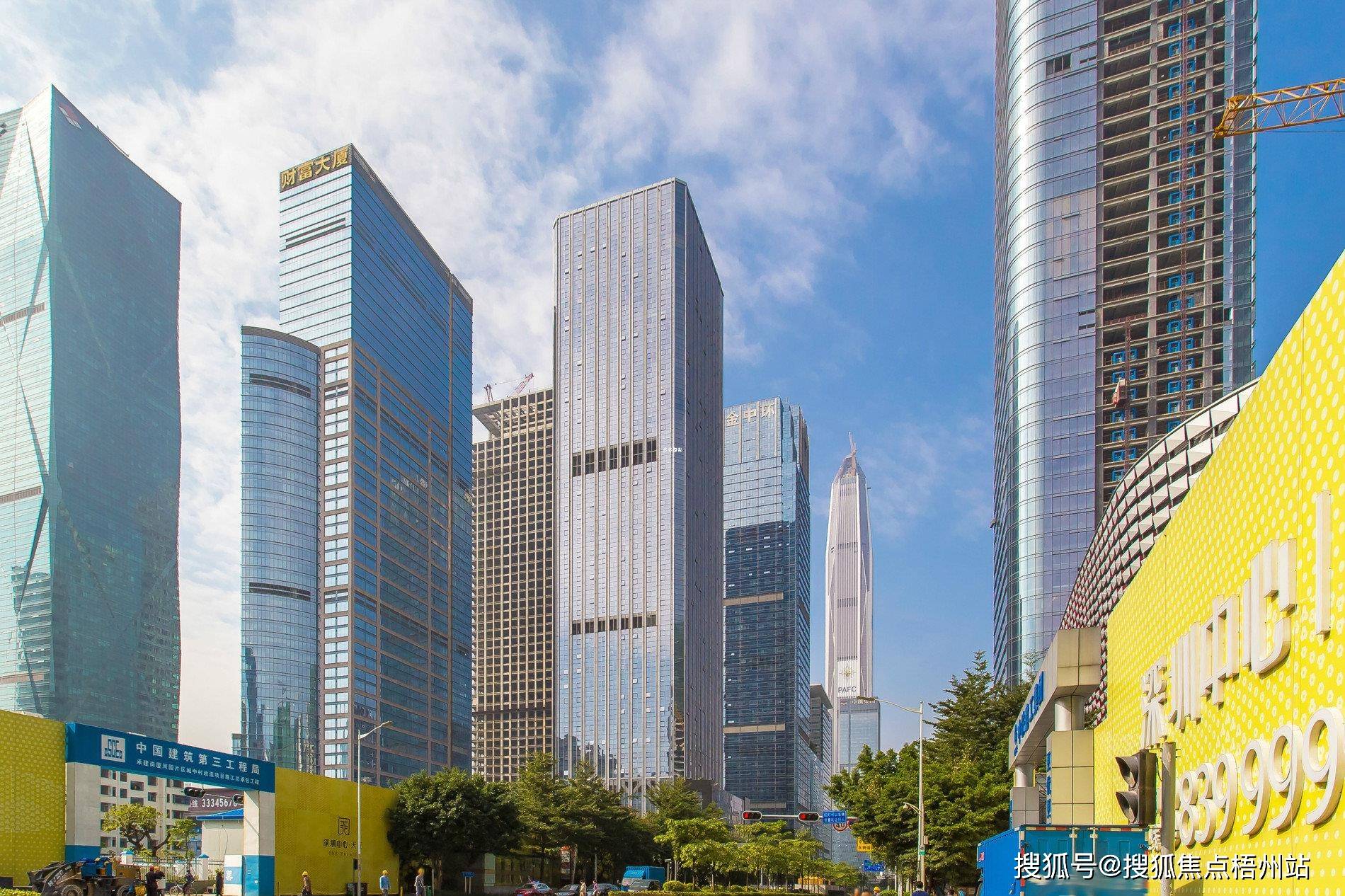 深圳现代国际大厦租120人独立办公室精装修带家具交通便利可注册