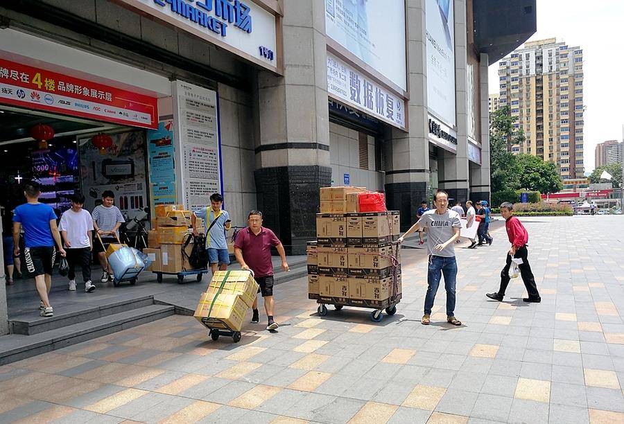 原创华强北山寨手机王子妻离子散事业败亿万总裁疯癫流落街头