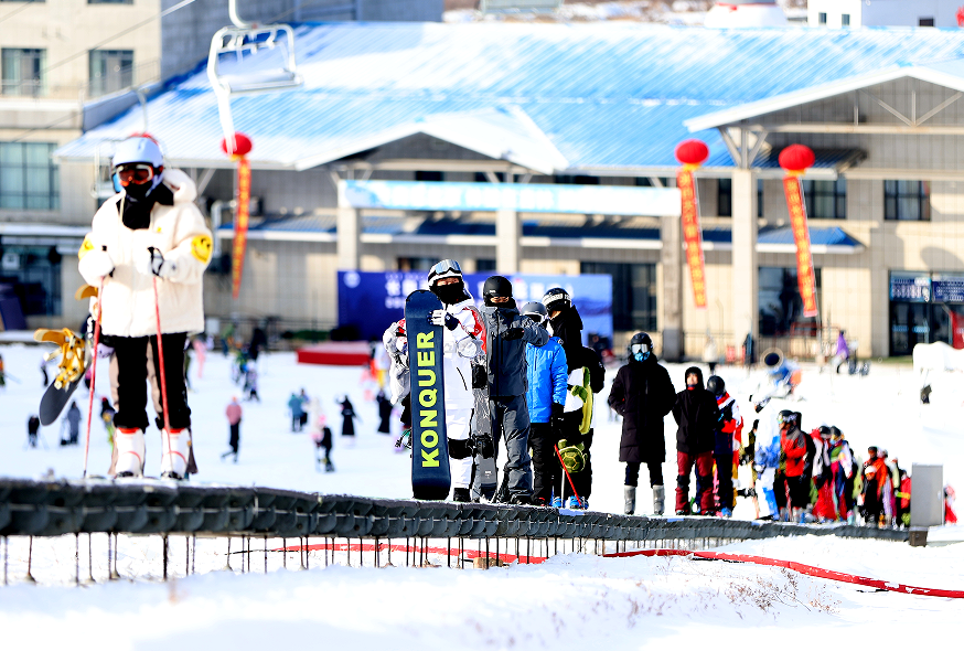 3万平方米的冰场,举办2023—2024赛季全国速度滑冰u系列中小学校际