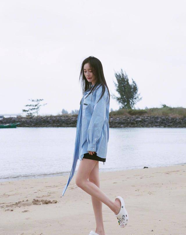 原创杨幂晒生活美照俏皮清新可爱少女感满满