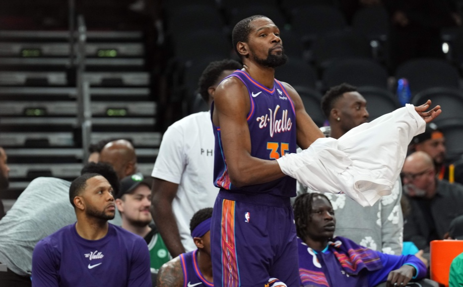 狂抡45分10板6助,36岁杜兰特刷爆纪录!为何太阳队又遭吊打?