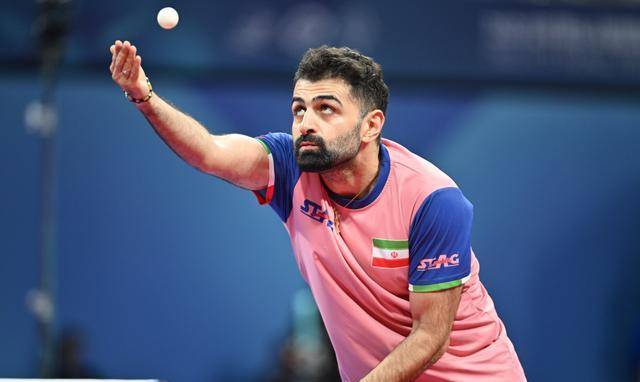 原创新加坡大满贯赛女单大爆冷奥运亚军23出局摔球拍被罚黄牌