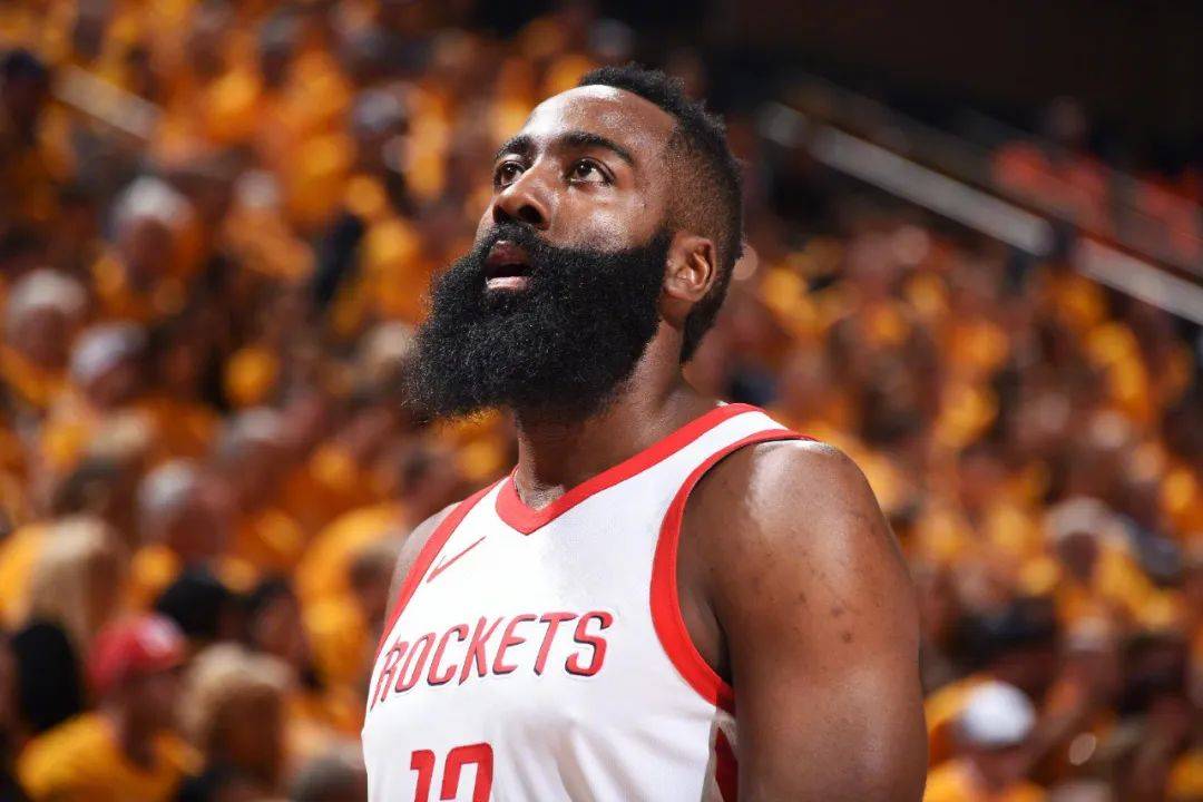 然而,由于一系列原因,包括火箭主教练的态度和团队对哈登作用的考量