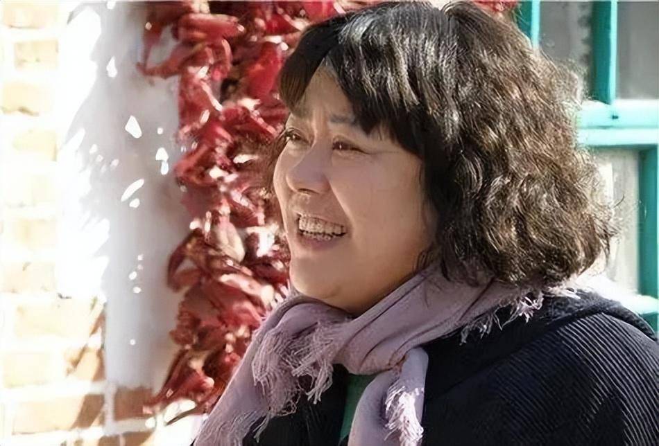 原创54岁李菁菁三婚三离老公比她小患乳腺癌后与女儿相依为命