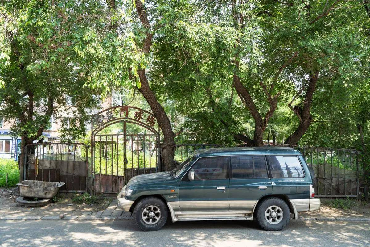 90年代末,二代帕杰罗以军品的形式被引进国内生产.