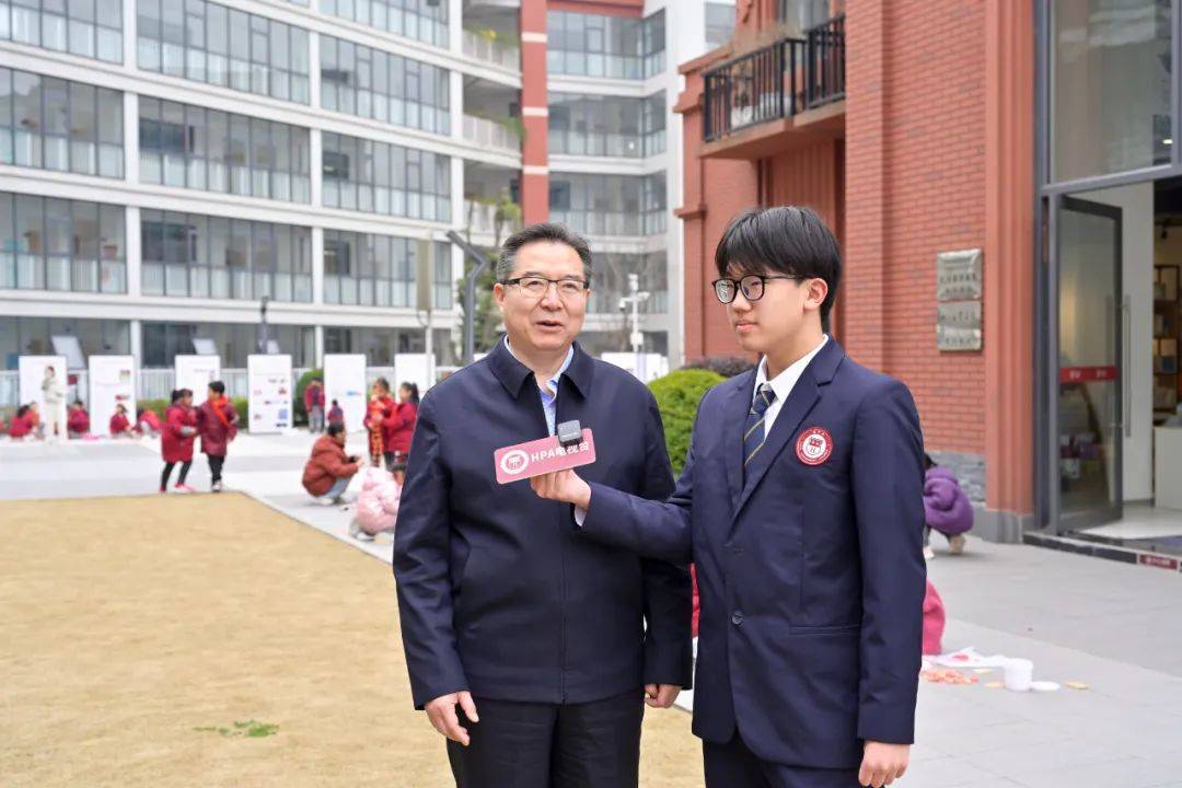 原清华附中王殿军校长华爱学校肩负振兴中华传递大爱的使命