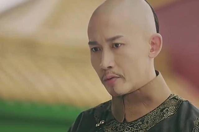 宝泉局的官员不敢得罪这位天潢贵胄,只能任由弘昼抢走"运钞车",然后再