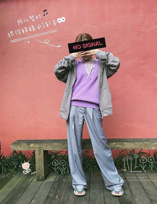 原创吴昕越活越年轻近照皮肤细腻不像话难怪自拍成瘾