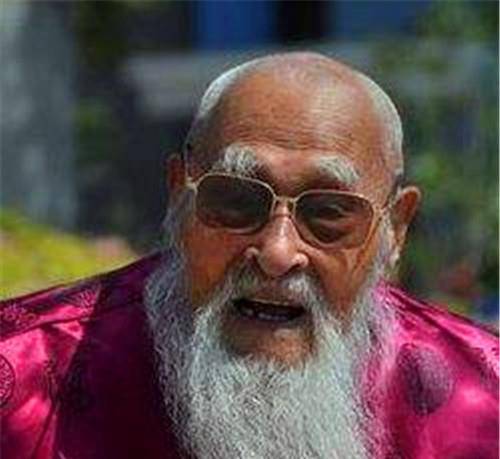 到了三十岁杨明运才成亲,不过没有儿女,只是跟侄子杨玉兴一起生活.