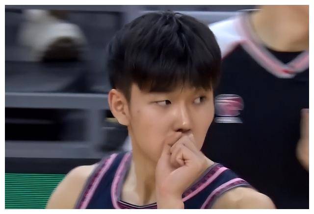 **徐杰7分**本场比赛正负值高达 30,展现出极佳的状态.