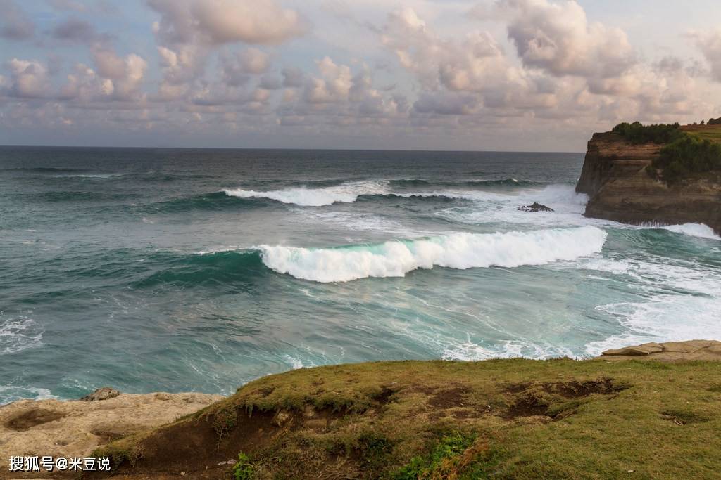 巽他海峡穿越印尼沟通两洋的咽喉要道替代马六甲海峡的最佳航道