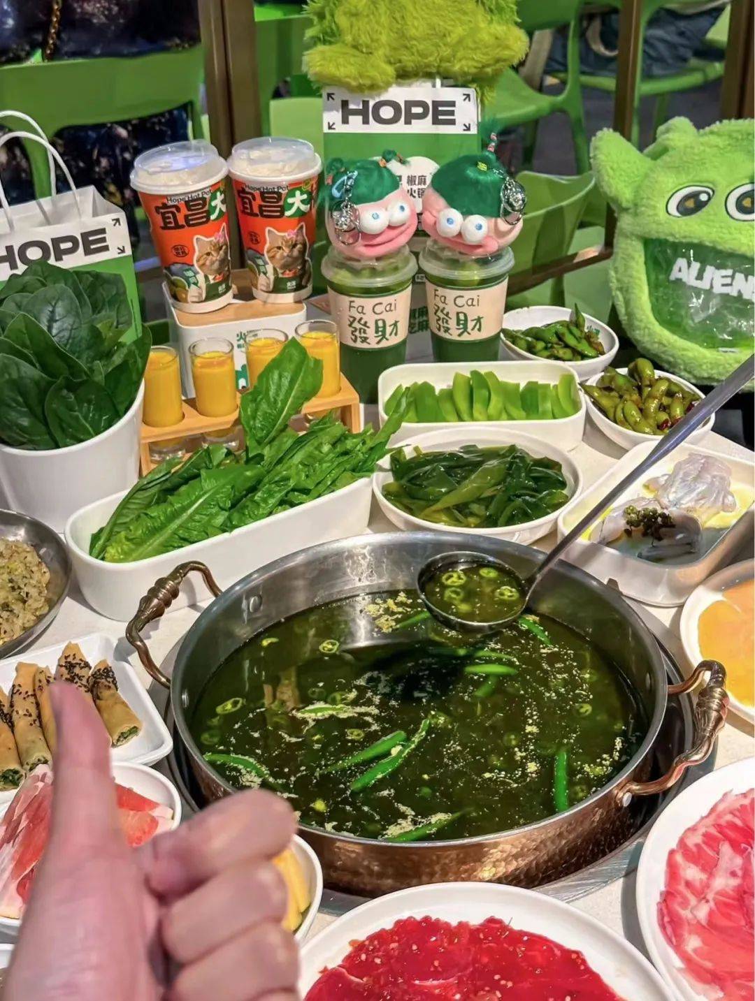 多店月营业额100万武汉火锅开始硬刚川渝