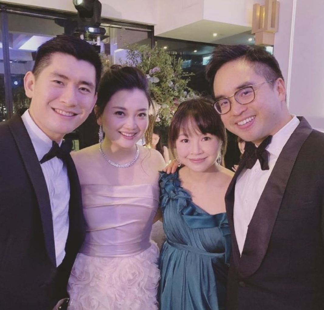 所以李嘉颖与刘根森结婚,绝对是门当户对,两家都有百亿的资产,结婚