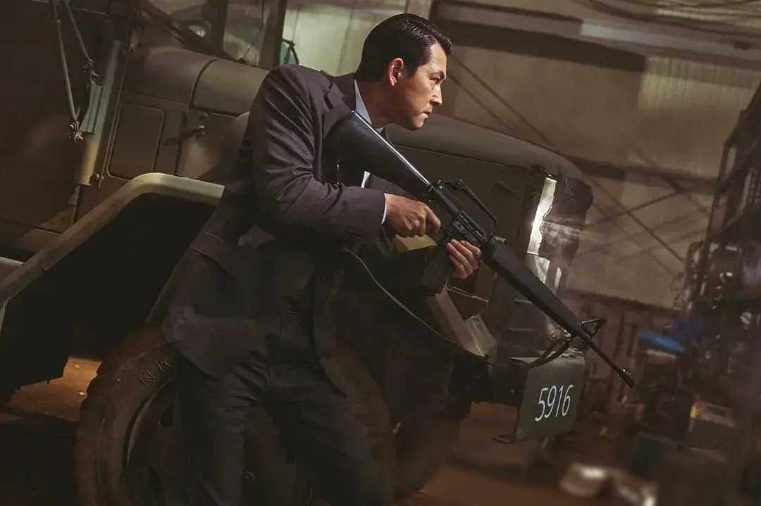 前者以复仇为主线,带给观众一场场惊心动魄的刺激,而后者则以盲侠为