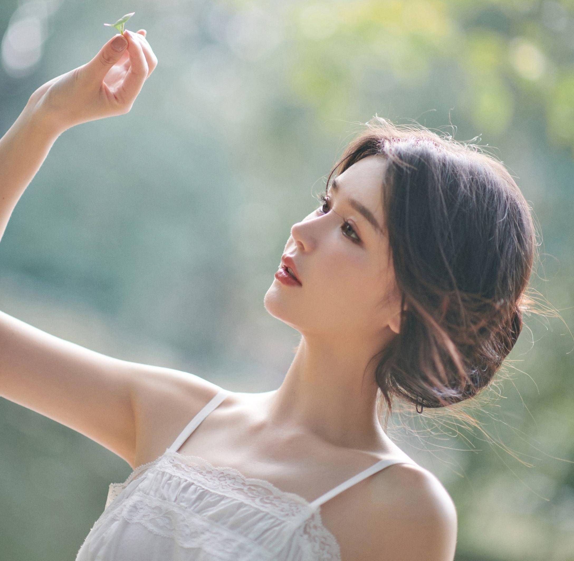 原创单看硬照美如画一到戏里就拉胯这2位女星颜值成谜